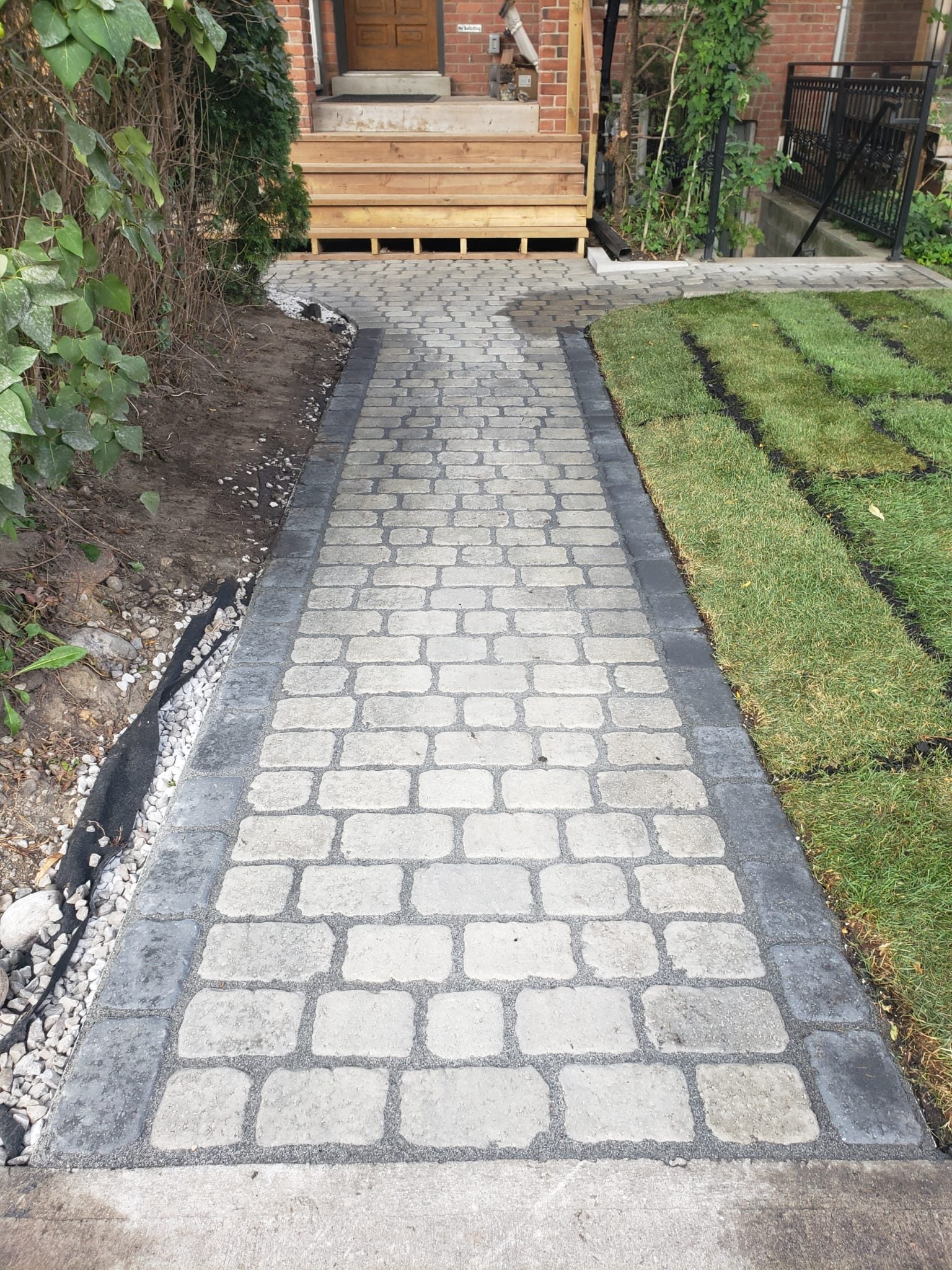 Light interlock walkway with a contrasting dark border
